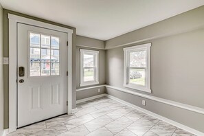 Interior - Ideal Downtown Family Escape | Walkable | Parking (Lebanon)