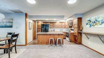 Geladeira, micro-ondas, fogão, cooktop