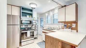 Kühlschrank, Mikrowelle, Ofen, Geschirrspüler