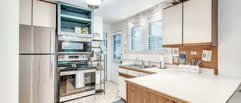 Réfrigérateur, micro-ondes, four, lave-vaisselle