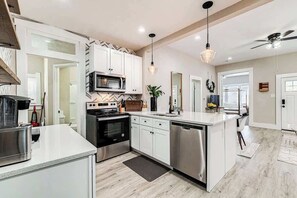 Fridge, microwave, oven, dishwasher - Sunshine Haven: In Bates Hendricks, Near Downtown (Indianapolis)