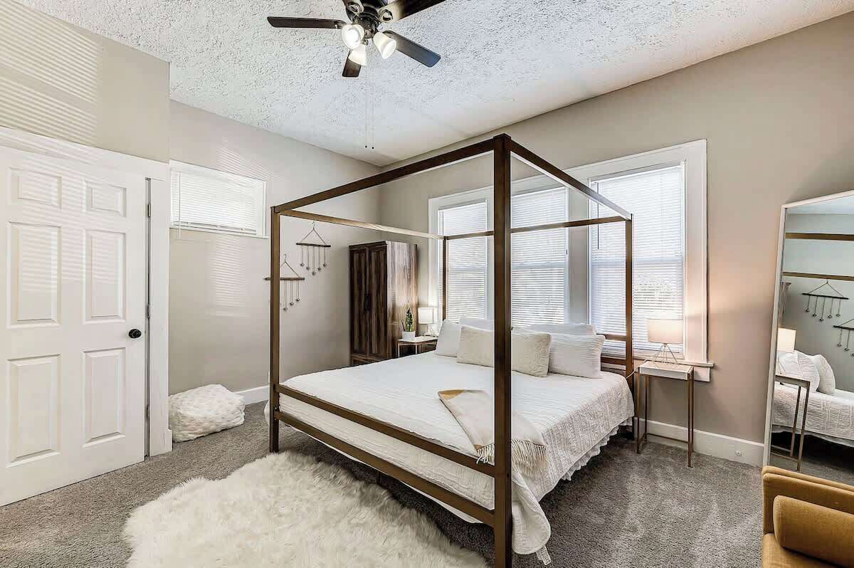 3 slaapkamers, een strijkplank/strijkijzer, wifi, beddengoed