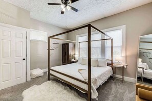 3 bedrooms, iron/ironing board, WiFi, bed sheets