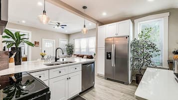 Frigorífic, microones, forn i rentaplats