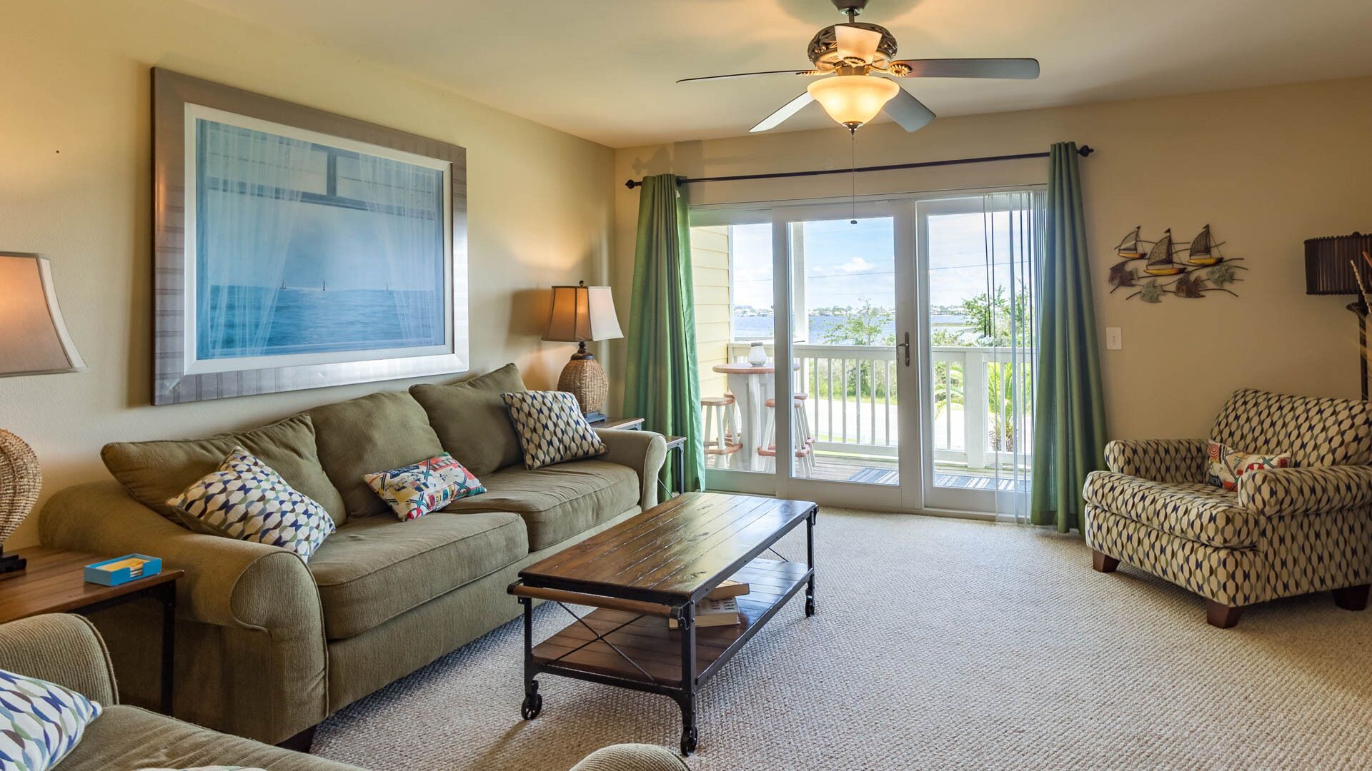 Beachy Daze: Great Views, Pool, Beach, & 2 Kayaks!