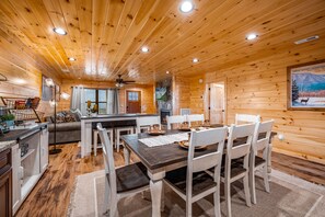 Dining - Stunning Views,Hot Tub, Game Room,Zero Stair Entry (Cosby)