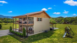 Exterior - Stunning Views,Hot Tub, Game Room,Zero Stair Entry (Cosby)