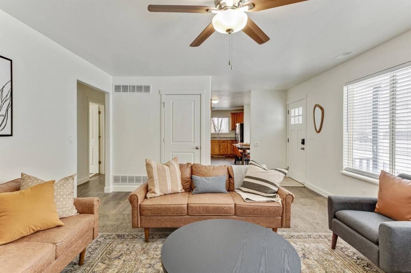 King Bed, Lots of Parking, Open Living Room!