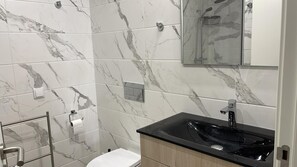 Haartrockner, Bidet, Shampoo