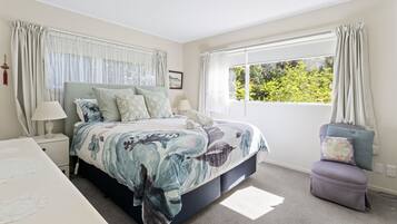 2 bedrooms, iron/ironing board, WiFi