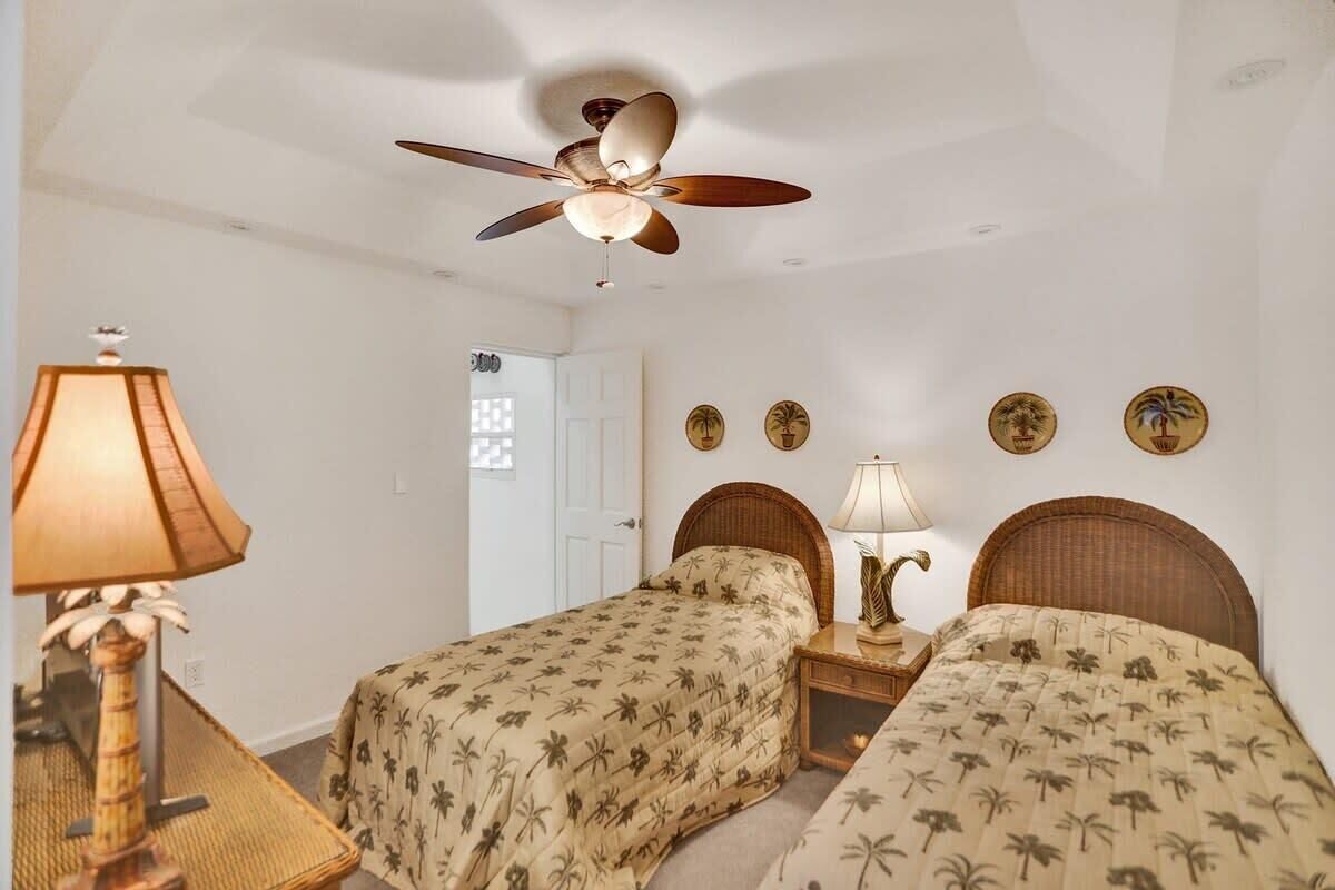 2 bedrooms, desk, iron/ironing board, travel crib