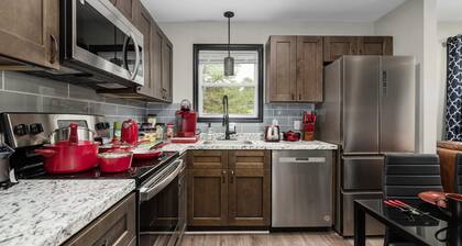 "Little Mountain Cottage" Near EPIC Mountain Creek Park w/ Biking & Lake Norman