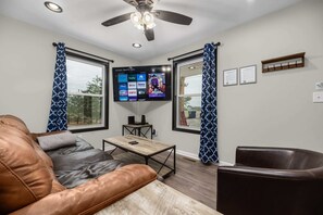 Smart-TV, DVD-Player, Bücher