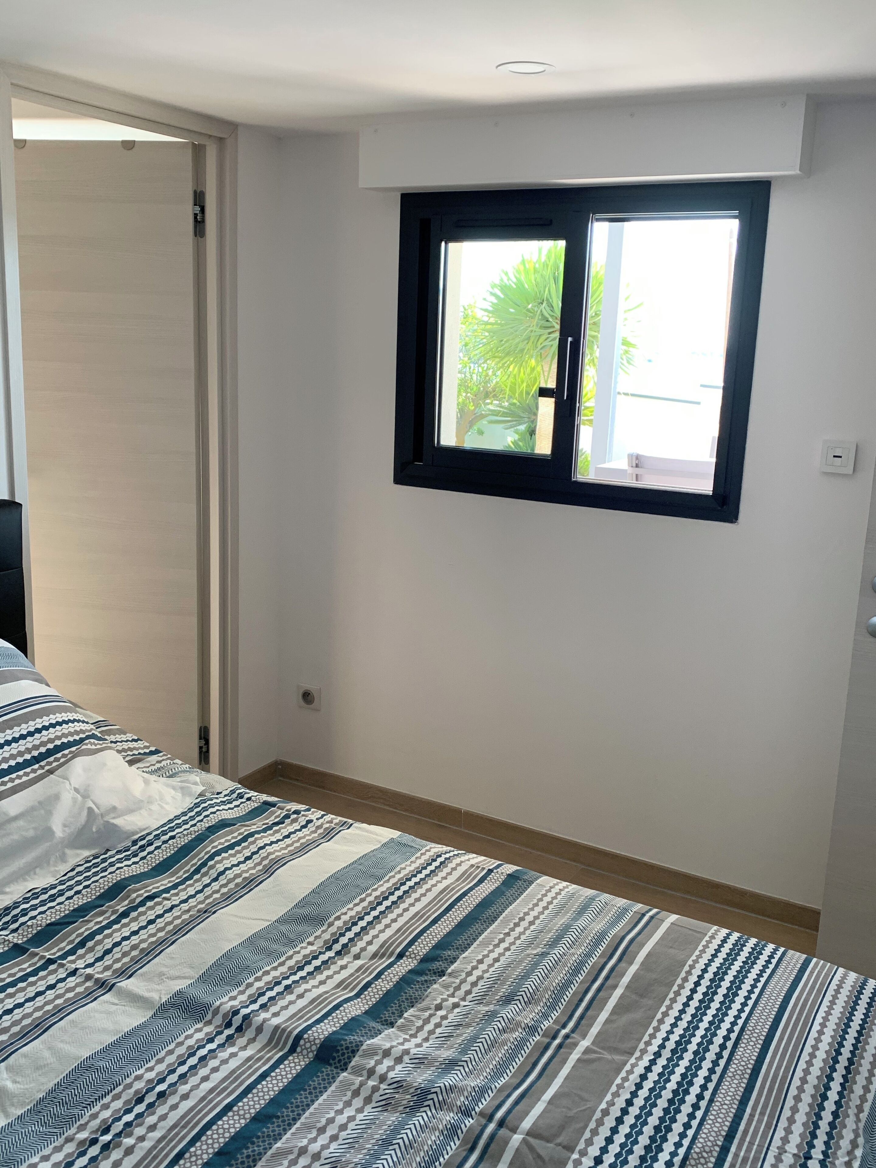 1 chambre, fer et planche à repasser, lit parapluie, Wi-Fi gratuit