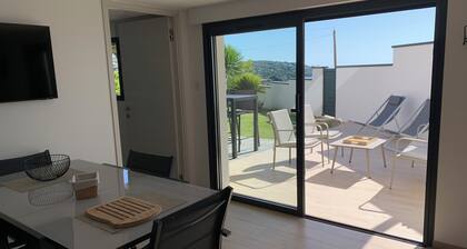 50m2 garden level, 400 m from Agosta beach