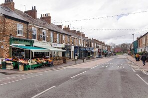 Point of interest - York Luxury Apt, Bishopthorpe Rd, Sleeps 12 (York)