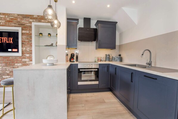 Fridge, microwave, oven, stovetop