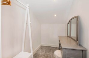 Interior - York Luxury Apt: Bishopthorpe Rd 1, Sleeps 6 (York)