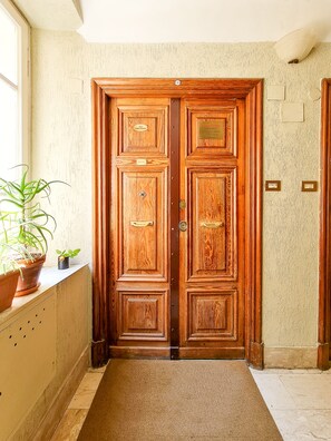 Interior entrance - Rometobe Rooms & Hospitality (Rome)