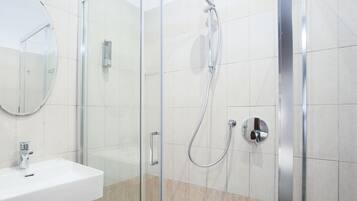 Economy Double Room | Bathroom | Shower, free toiletries, hair dryer, towels