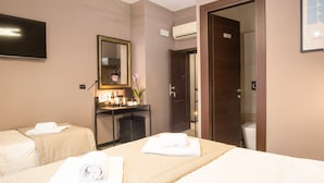A hotel room with two beds, a TV, a desk with a mirror, and a door leading to a bathroom. - Rometobe Rooms & Hospitality (Rome)