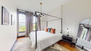 2 bedrooms, desk, iron/ironing board, WiFi