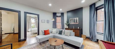 2 makuuhuonetta, työpöytä, silitysrauta/-lauta, Wi-Fi