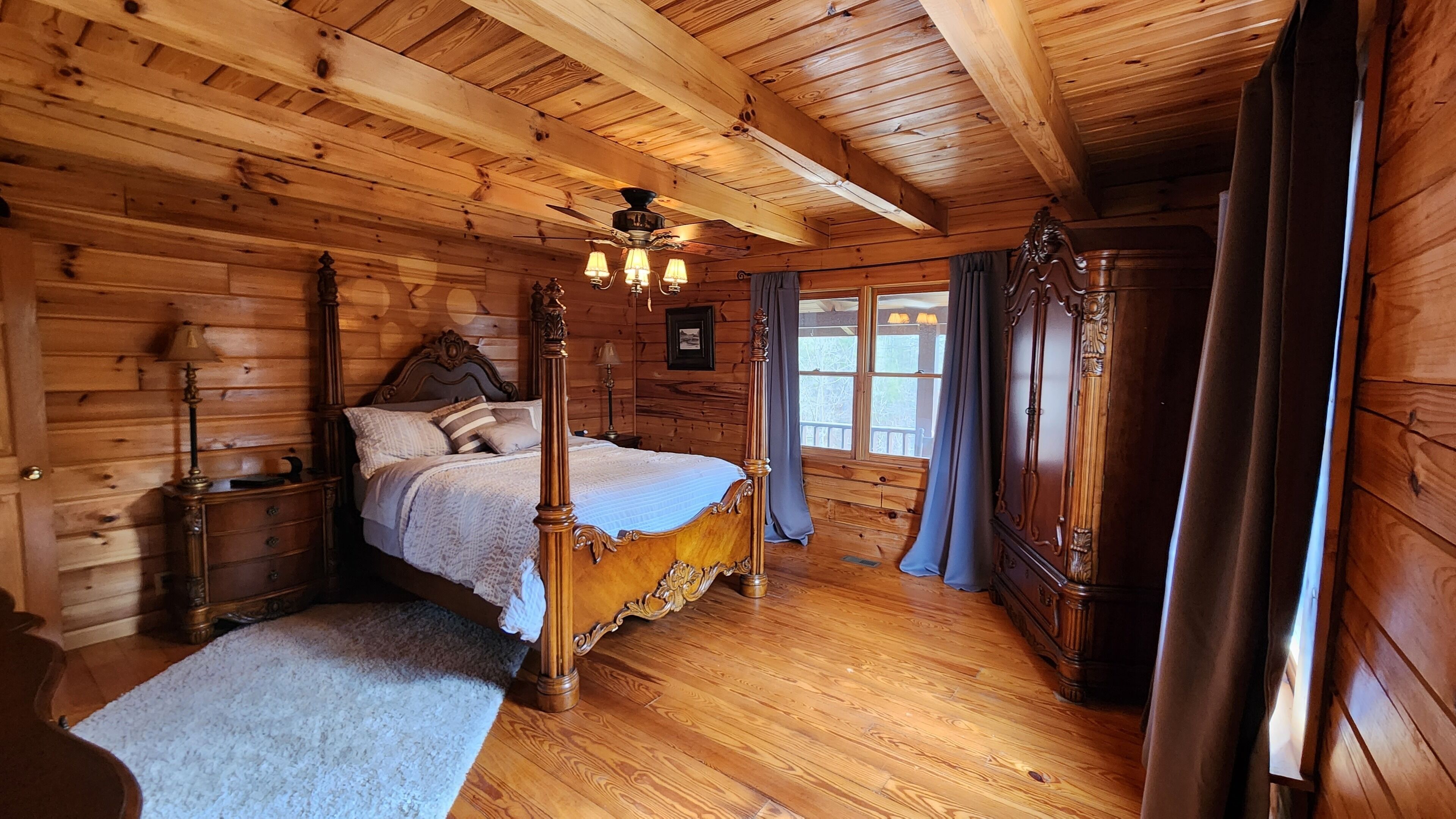 JennyBud Cabin.  Private with HotTub and Firepit.