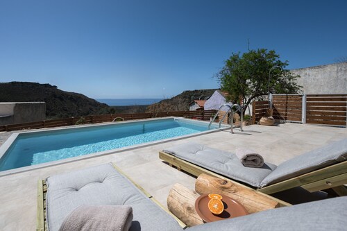 Nomas  Skaloti House