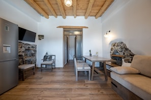 Dining - Nomas  Skaloti House (Skaloti)