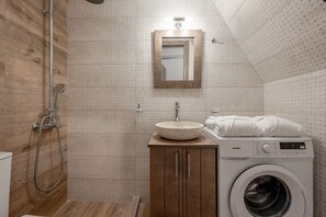 Shower, hair dryer, towels, toilet paper - Nomas  Skaloti House (Skaloti)