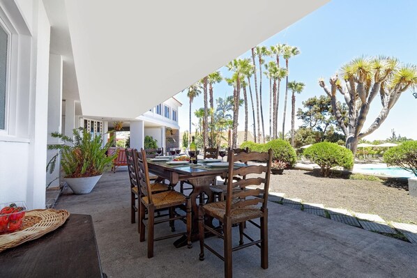 Outdoor dining