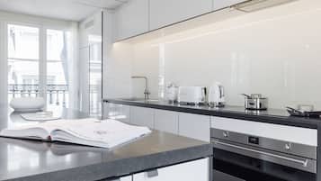Refrigerador, microondas