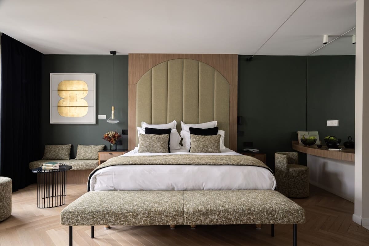 1 Schlafzimmer, individuell dekoriert, Schreibtisch