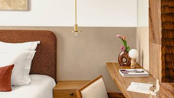 1 bedroom, individually decorated, desk, laptop workspace