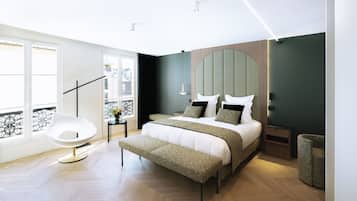 1 habitación, decoración personalizada y escritorio