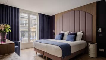 1 habitación, decoración personalizada y escritorio