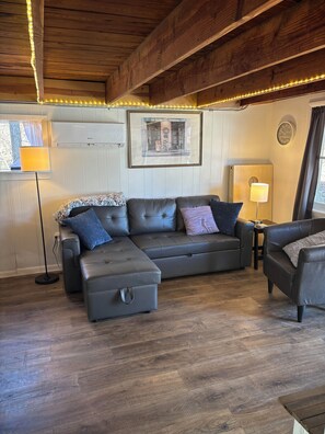 智能電視、書籍、電腦螢幕