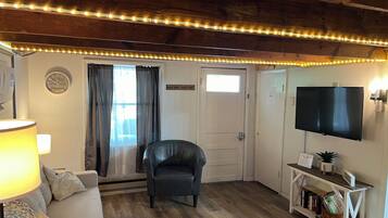 TV connectée, livres, écrans d'ordinateur