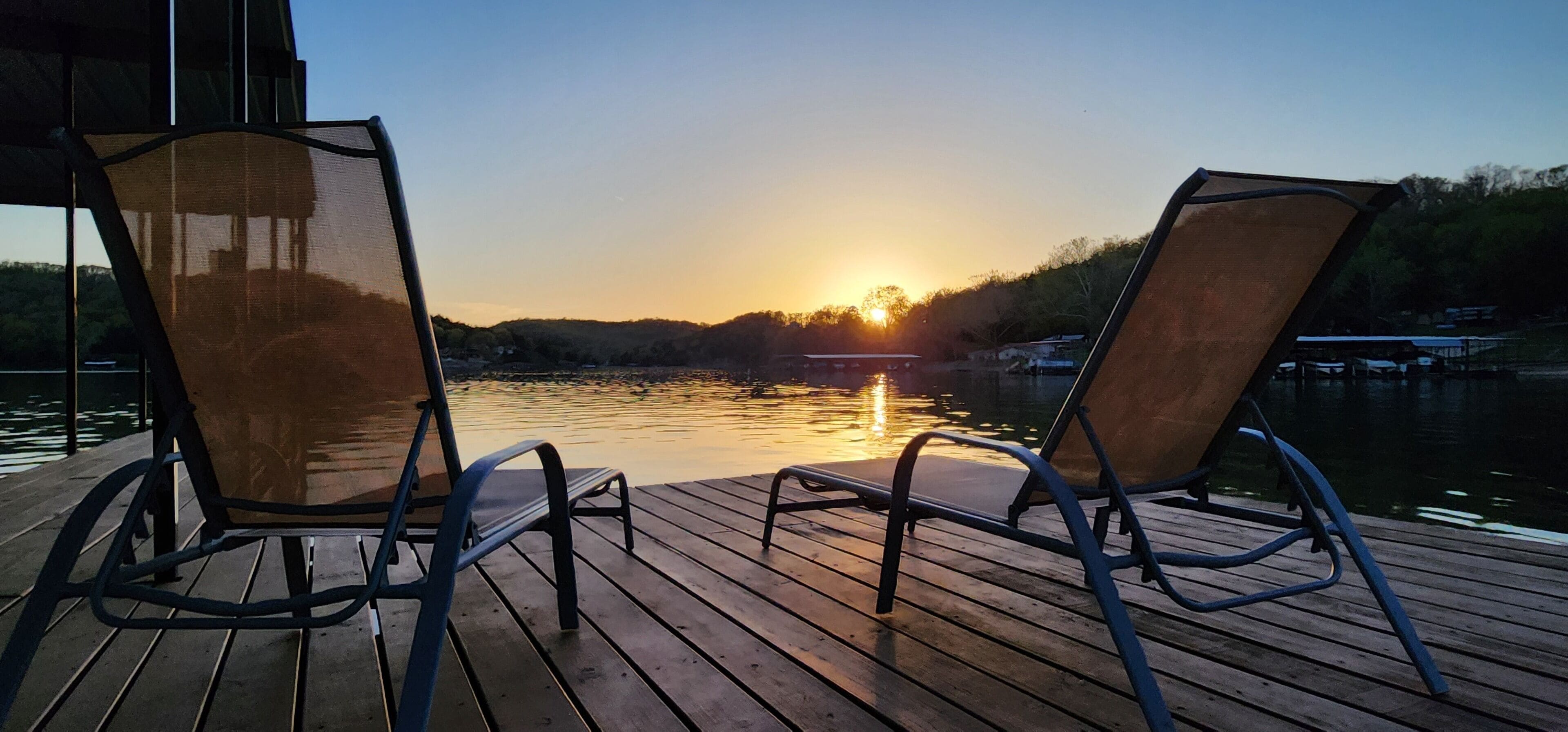 New Remodel 3 Bedroom Lake home with Dock 