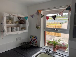 Interior - Berry View - Idyllic cosy cottage on berry farm (Rattray)