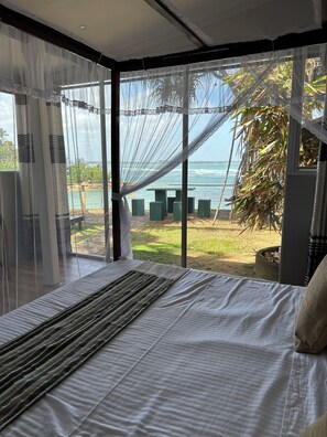 Deluxe Double Room | Individually decorated, individually furnished, free WiFi, bed sheets - Kenno's Korner (Weligama)
