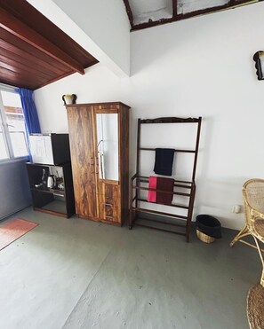 Habitació triple estàndard | Decoració individual, mobiliari individual i wifi gratuïta