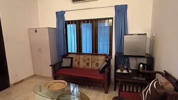 Standard Double Room | Individually decorated, individually furnished, free WiFi, bed sheets