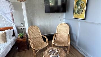 Kamar Double Deluks | Didekorasi berbeda-beda dan dilengkapi dengan perabotan berbeda-beda