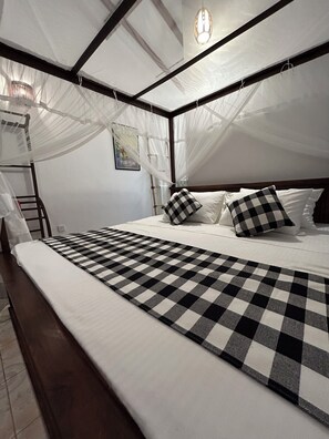 Standard Double Room | Individually decorated, individually furnished, free WiFi, bed sheets - Kenno's Korner (Weligama)