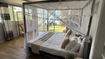 Kamar Double Deluks | Didekorasi berbeda-beda dan dilengkapi dengan perabotan berbeda-beda