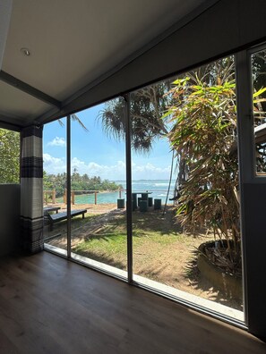 Deluxe Double Room | Individually decorated, individually furnished, free WiFi, bed sheets - Kenno's Korner (Weligama)