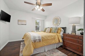 3 habitaciones, tabla de planchar con plancha, cuna de viaje y wifi 