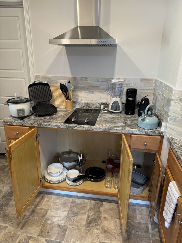 Fridge, microwave, stovetop, coffee/tea maker